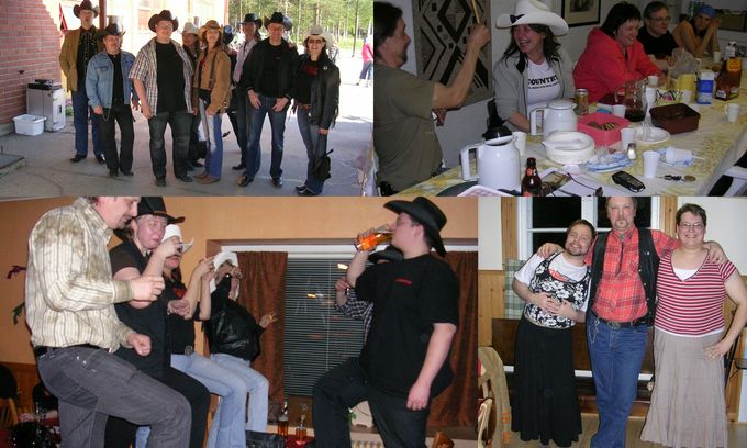 2010. Takajärvellä opetuskeikka. Ohjaajatapaamisen satoa yhden kuvan verran. Vierailulla Oulaisissa. Kuningas Jenkillä (kruunu päässä ei mahtunut kuvaan) illan kauneimmat neidot kainalossa neidit Arto ja Toni.
